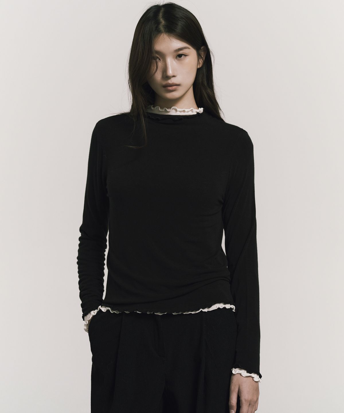 닉앤니콜(NICK&NICOLE) SOFT FRILL EDGE LONG SLEEVE TOP_BLACK