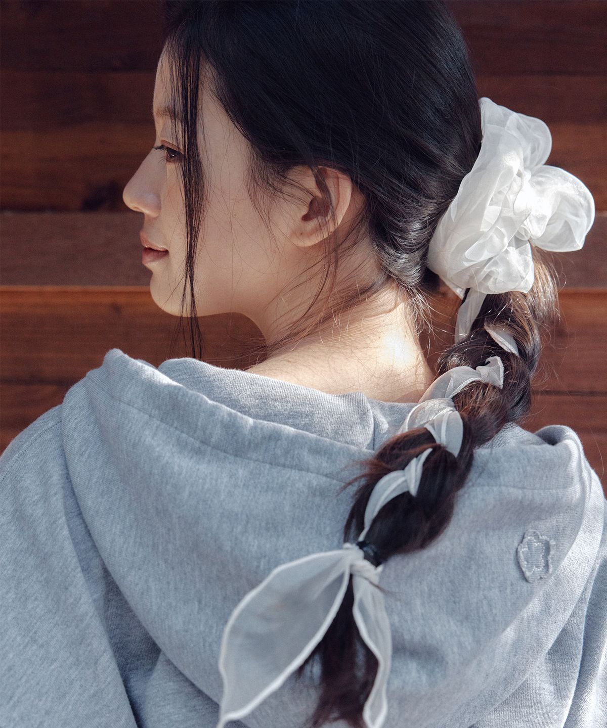 오끼뜨(OGGITT) 꽃 오간자 스크런치 화이트