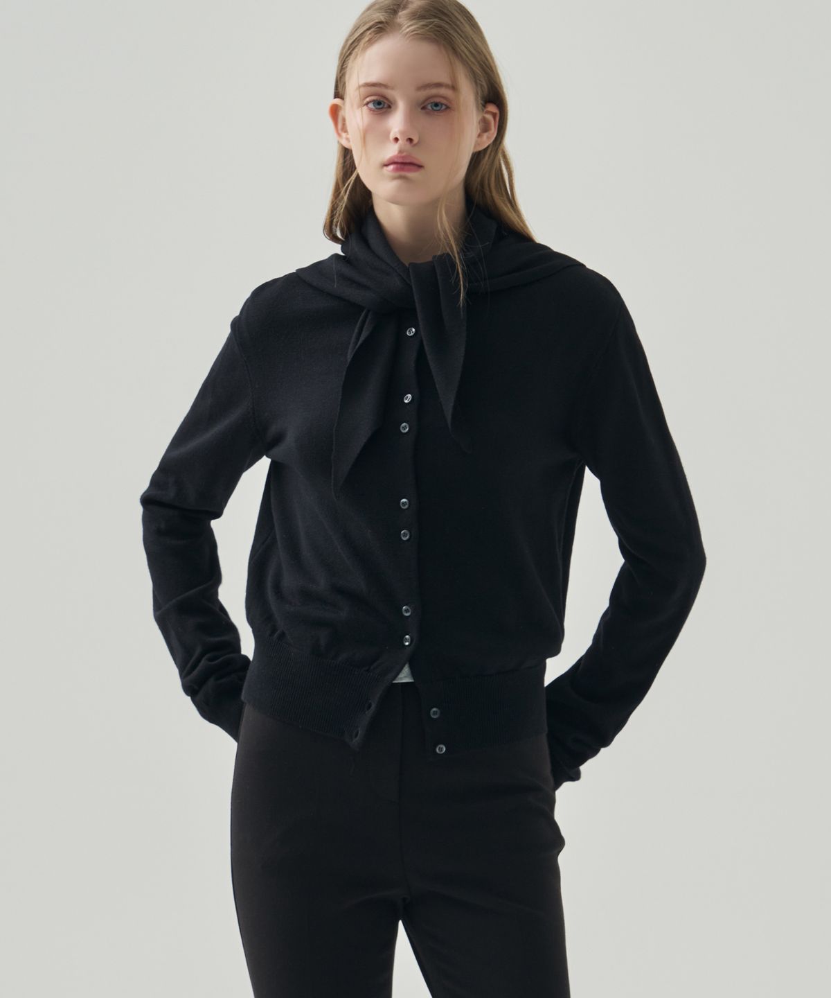 드로우핏 우먼(DRAWFIT WOMEN) 컴포트 라운드 니트 가디건 (커치프 세트) [BLACK]