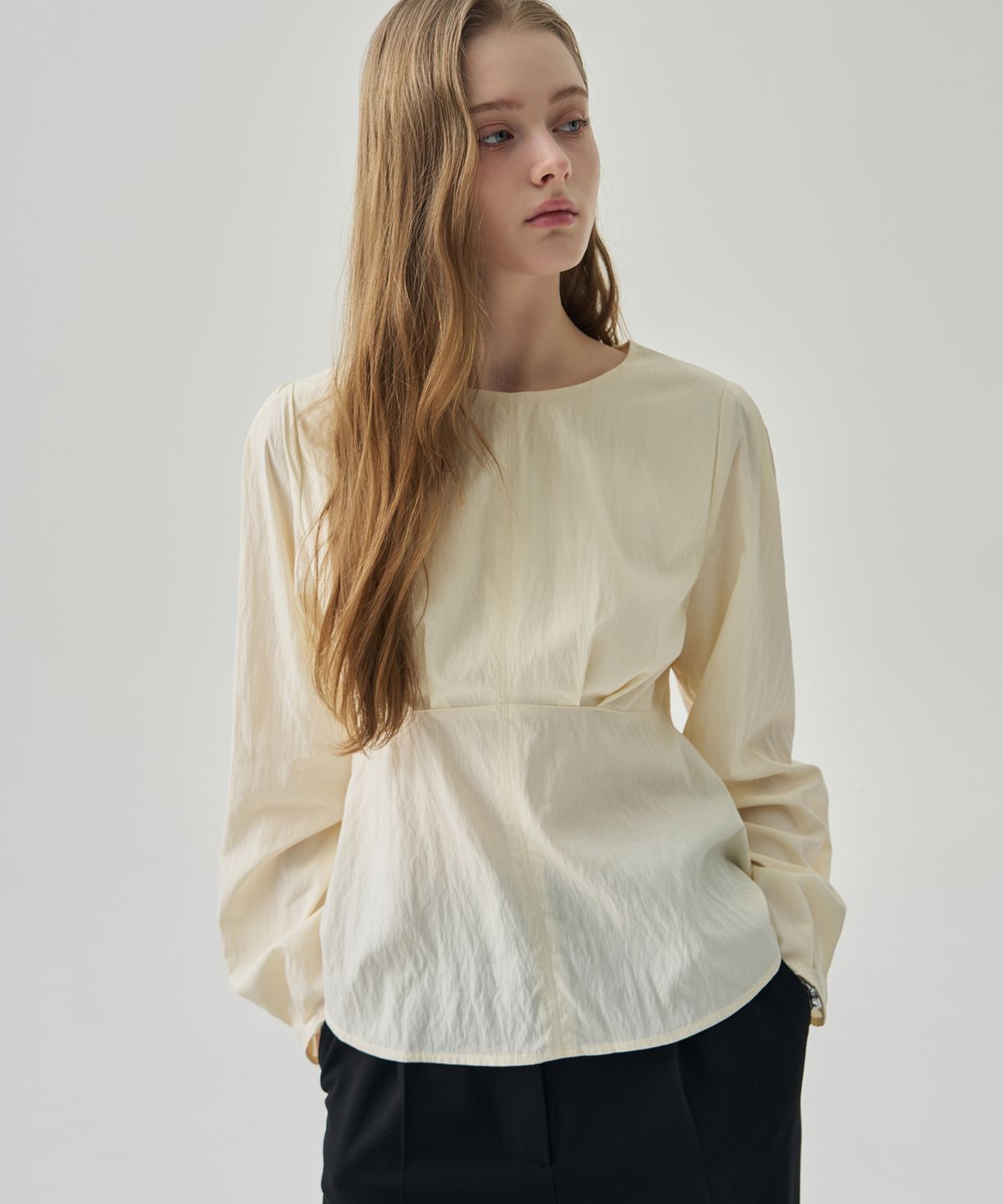 드로우핏 우먼(DRAWFIT WOMEN) 레아 퍼프 롱 슬리브 블라우스 [CREAM BEIGE]