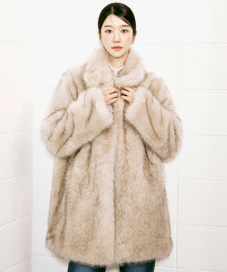 [서예지 PICK] LUXE FUR MIDI JACKET_BEIGE