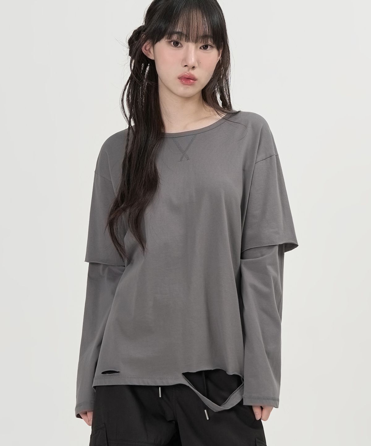 토피 우먼(TOFFEE WOMEN) W 대미지 레이어드 롱슬리브 (CHARCOAL)