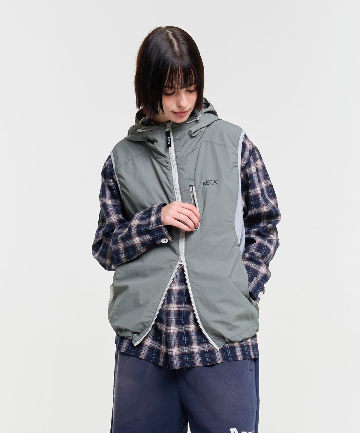 에이카화이트(AECA) NYLON HOODED VEST-GREY