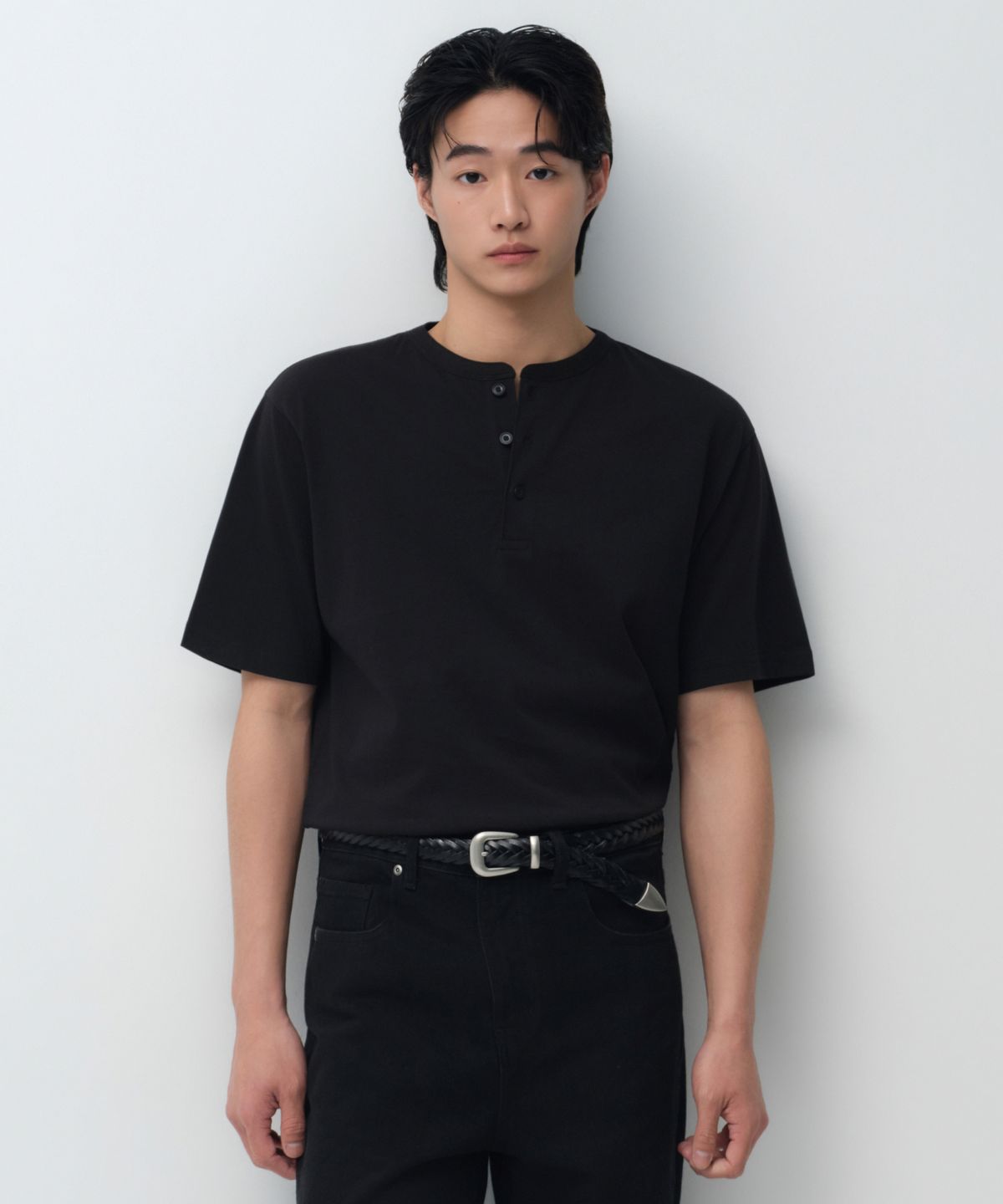 무신사 스탠다드(MUSINSA STANDARD) 헨리 넥 티셔츠 [블랙]