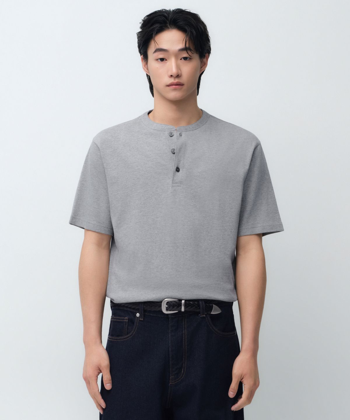 무신사 스탠다드(MUSINSA STANDARD) 헨리 넥 티셔츠 [미디엄 그레이]