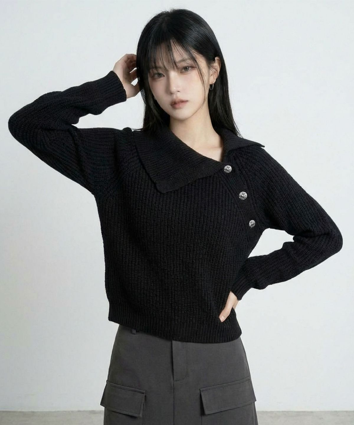 다미쉬(DAMISH) 오블리크 카라 크로스 버튼 니트_블랙