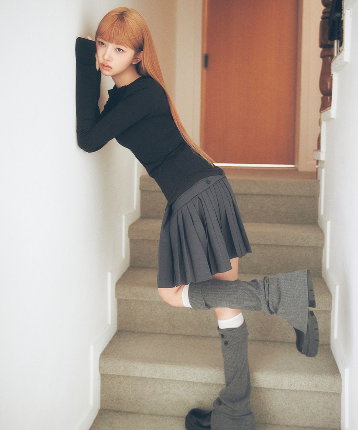 미세키서울(MISEKI SEOUL) Button slit leg warmer CHARCOAL