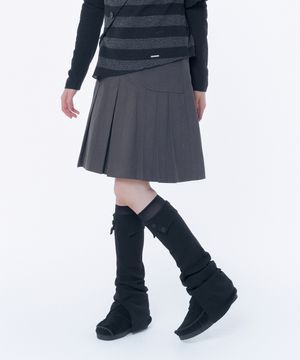 Pleats line pocket midi skirt CHARCOAL