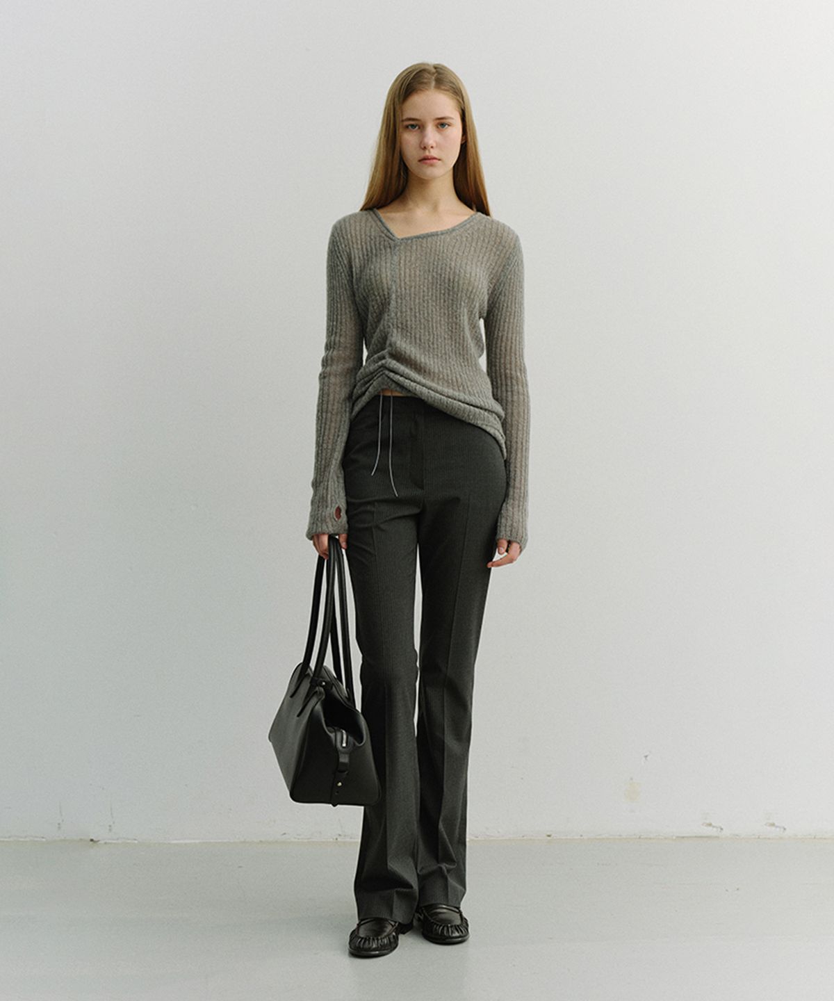 던스트(DUNST) SEMI BOOT-CUT SLIM SLACKS_UDPA6A201_CHARCOAL STRIPE