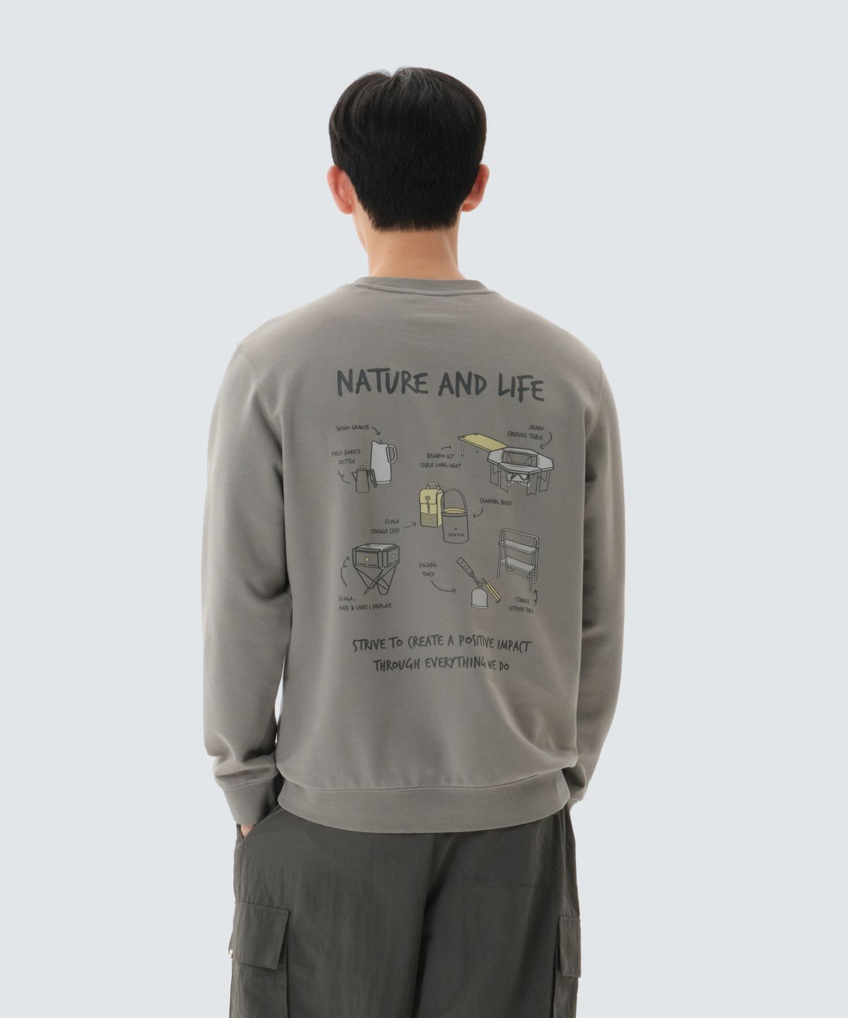 스노우피크 어패럴(SNOWPEAK APPAREL) 기어 그래픽 맨투맨 (S26SMFHT56) Light Khaki