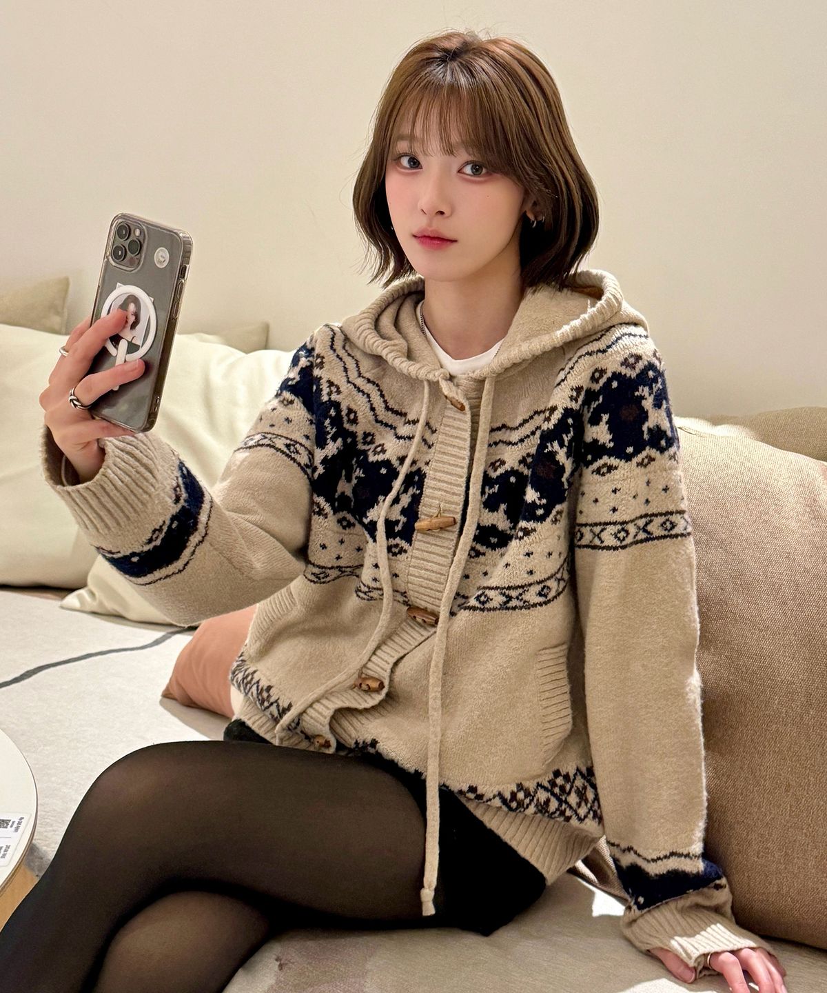 꼼파뇨(CPGN STUDIO) [2-WAY] 노르딕디어 토글 후드 니트 크림베이지