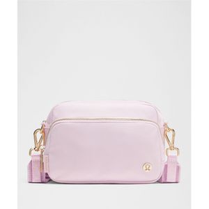 에브리웨어 크로스바디 백 2L *메탈릭 워드마크  BLLP GOLD