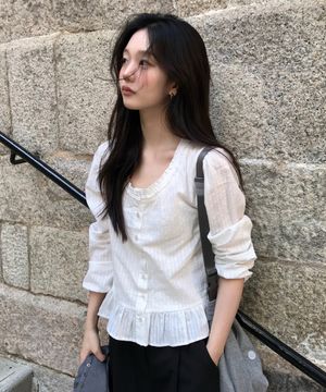노트니 라운드넥 프릴 블라우스 ( 아이보리 )