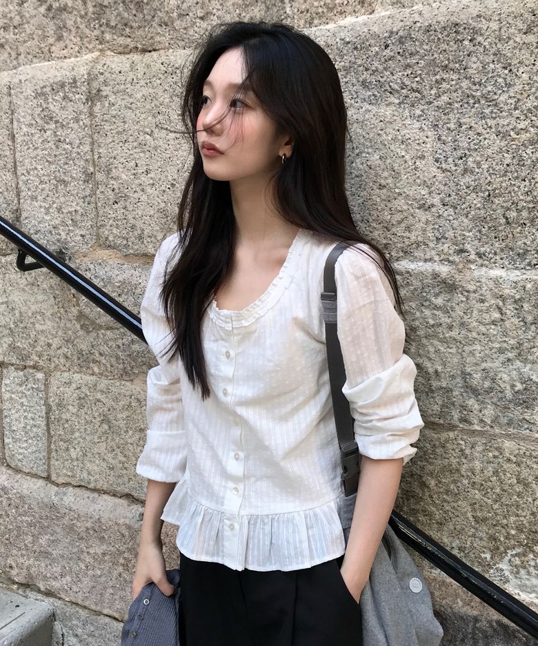 노트니 라운드넥 프릴 블라우스 ( 아이보리 )