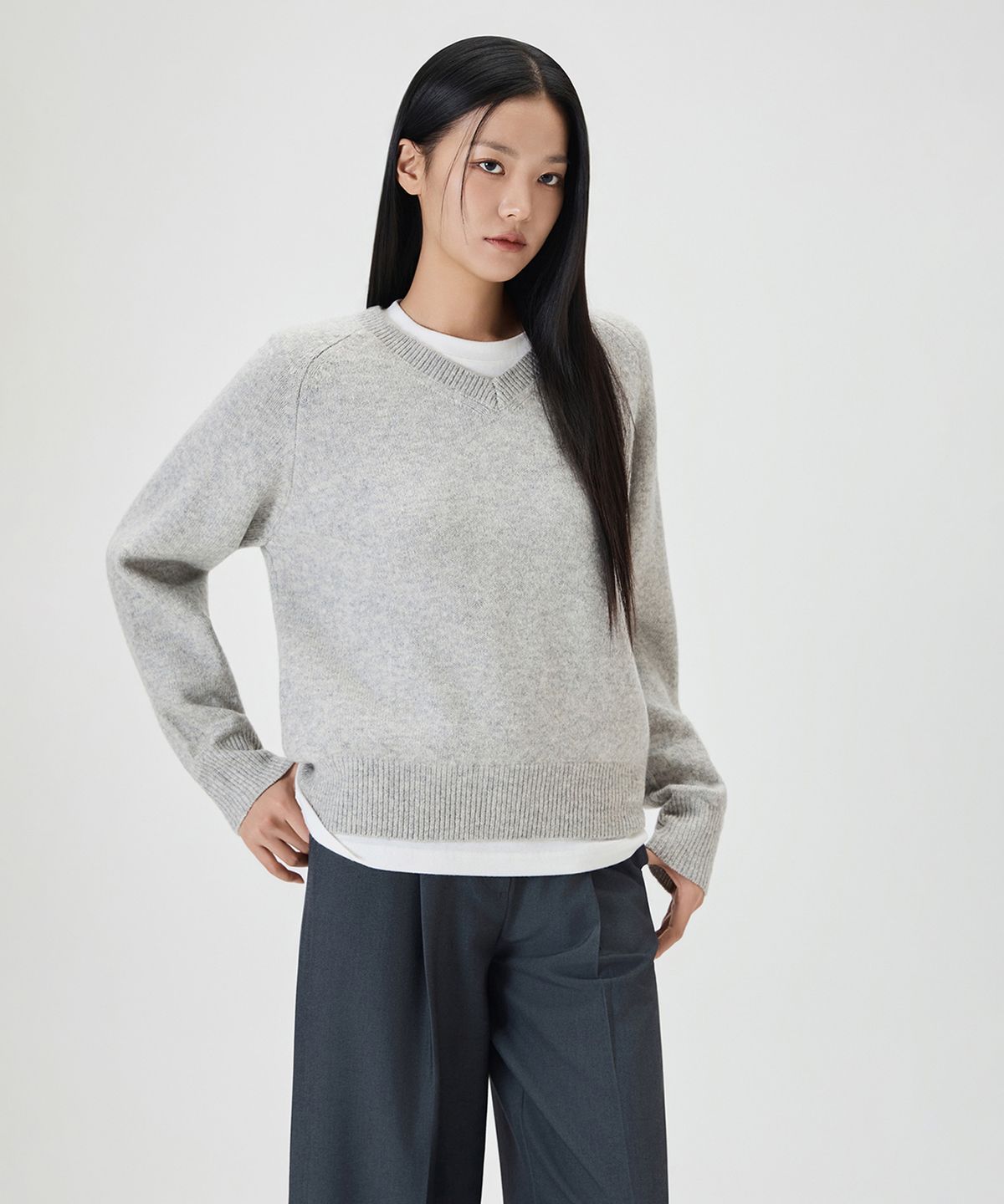 미쏘(MIXXO) 세미오버핏 V넥 풀오버 RE KAG10QT_MIWKAG44QT