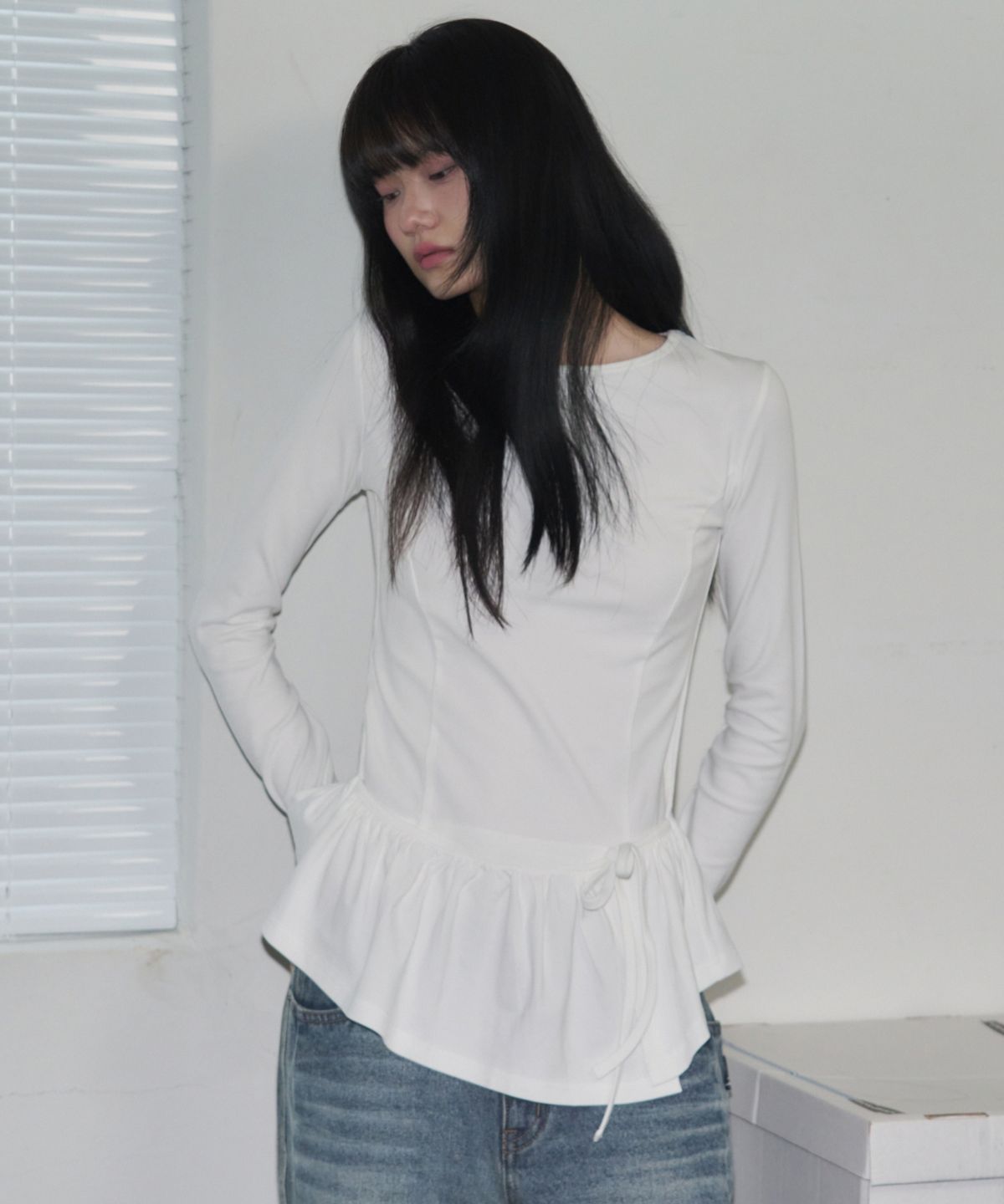 레더리(LEATHERY) 러플 레이어드 롱슬리브 [IVORY]