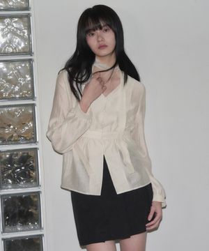 셔링 브이넥 머플러 블라우스 [CREAM]