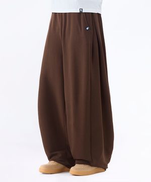 커브드 사이드 핀턱 벌룬 스웨트팬츠 GLP-650_브라운