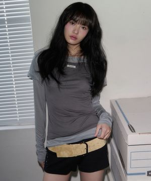 투톤 슬리브리스 레이어드 롱슬리브 [CHARCOAL]