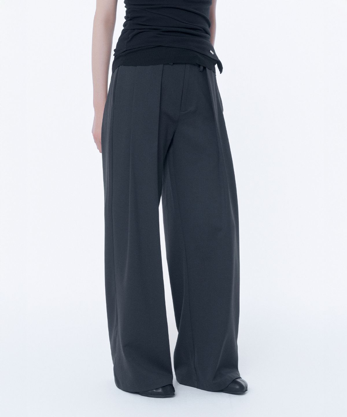 미세키서울(MISEKI SEOUL) Big pleats belted pants CHARCOAL