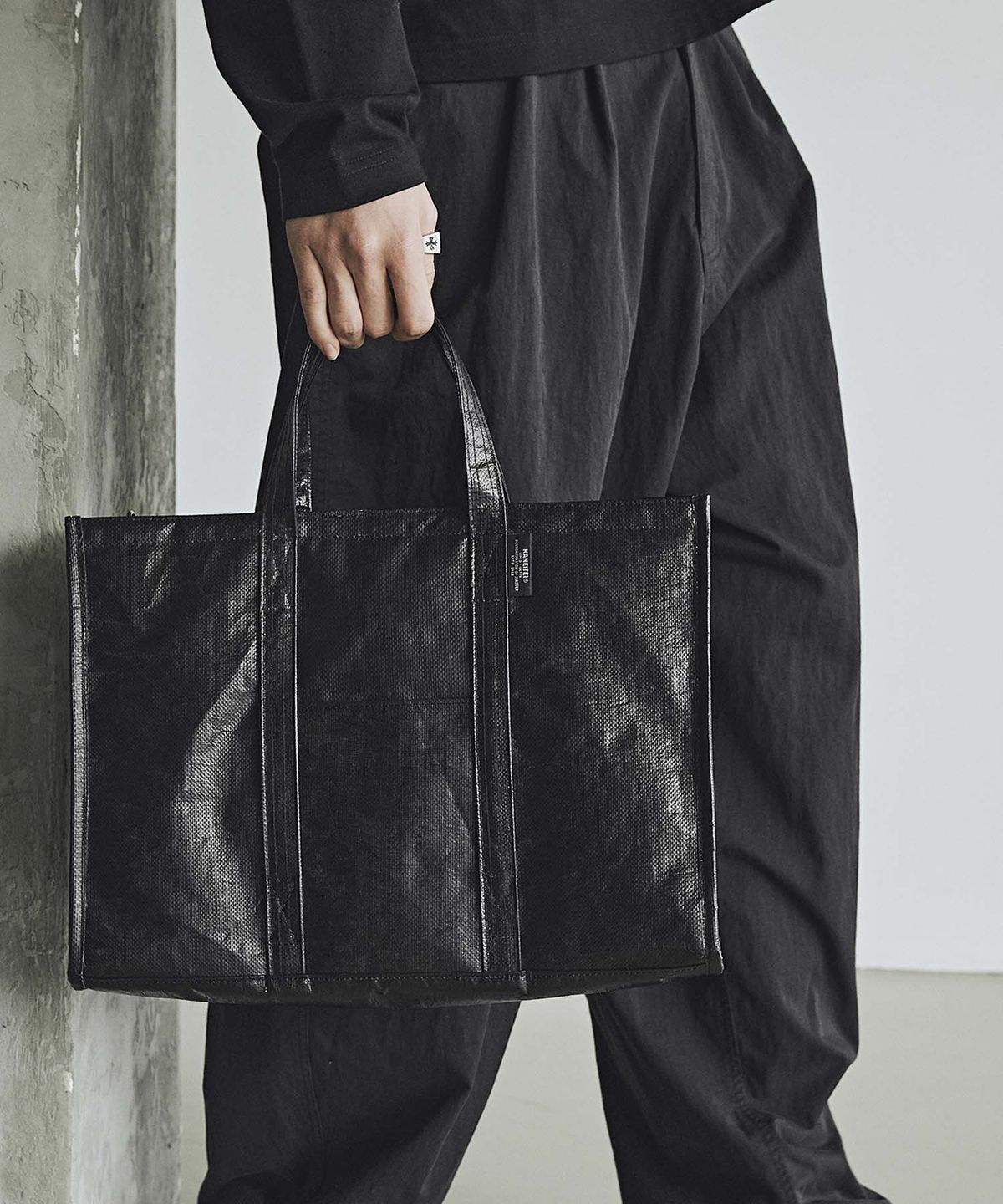 카네이테이(KANEITEI) STRUCTURE BRIEFCASE (BLACK) / UPCYCLED