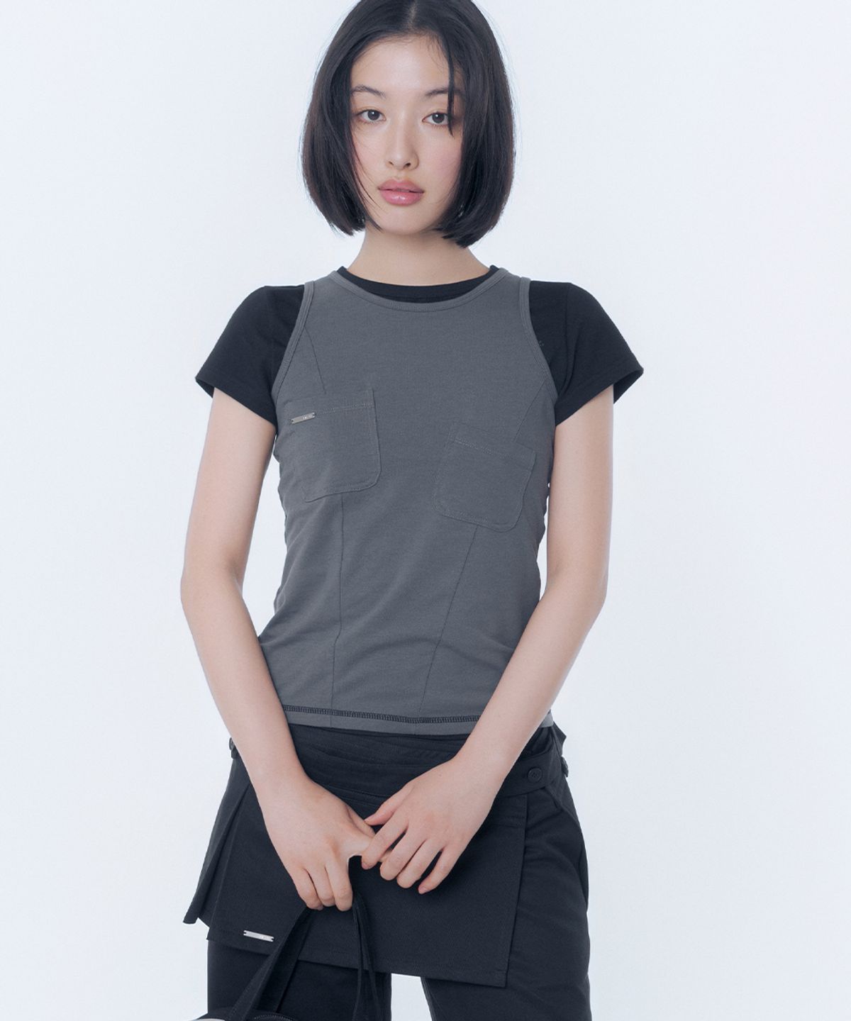 미세키서울(MISEKI SEOUL) Pocket pointed sleeveless CHARCOAL