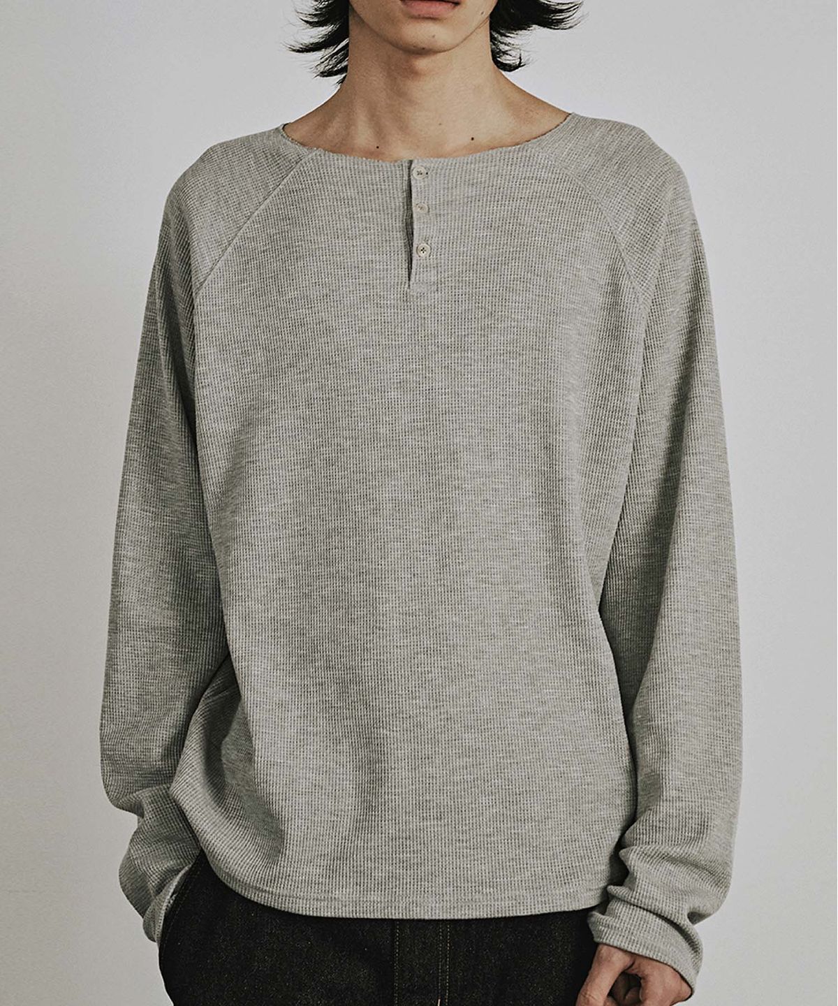 카네이테이(KANEITEI) WAFFLE RAW CUT HENLEY NECK LONG SLEEVES (MELANGE GRAY)
