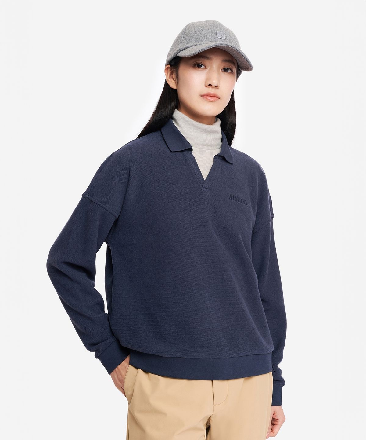 에이글(Aigle) 여성 폴라텍 마이크로플리스 브이넥 풀오버 AAW25WFLE033EMP
