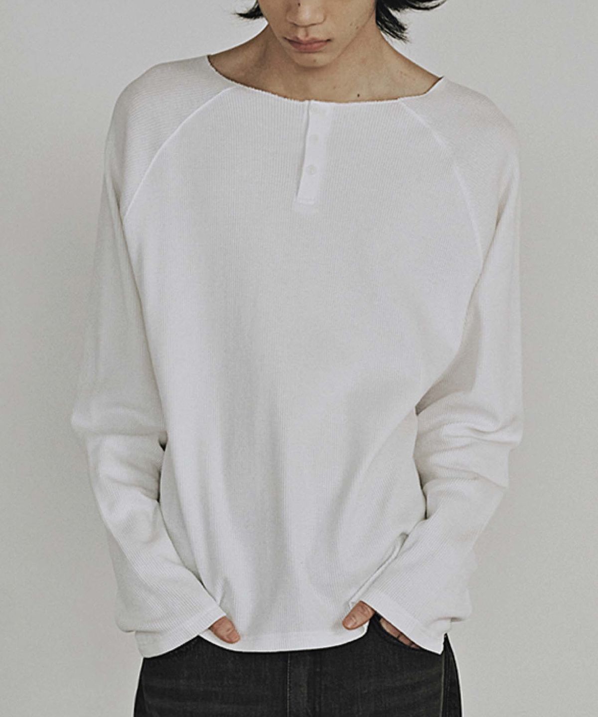 카네이테이(KANEITEI) WAFFLE RAW CUT HENLEY NECK LONG SLEEVES (WHITE)