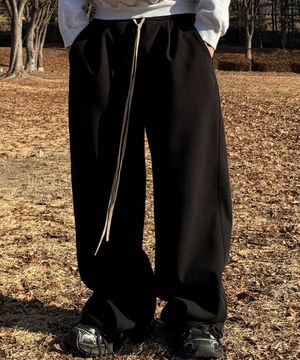 Edition9. 스트레이트 커브드 핀턱 와이드 트레이닝 팬츠 (블랙)