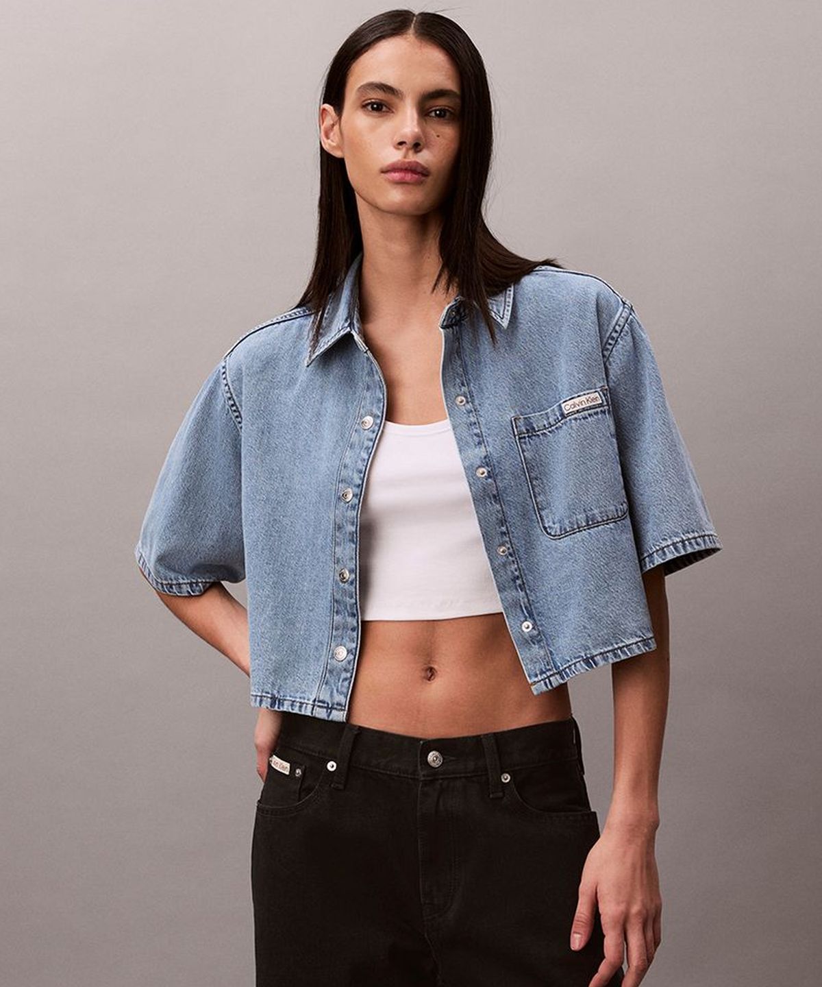 캘빈클라인 진(CALVIN KLEIN JEANS) 여성 박시 크롭 데님 셔츠 47F498G 21E
