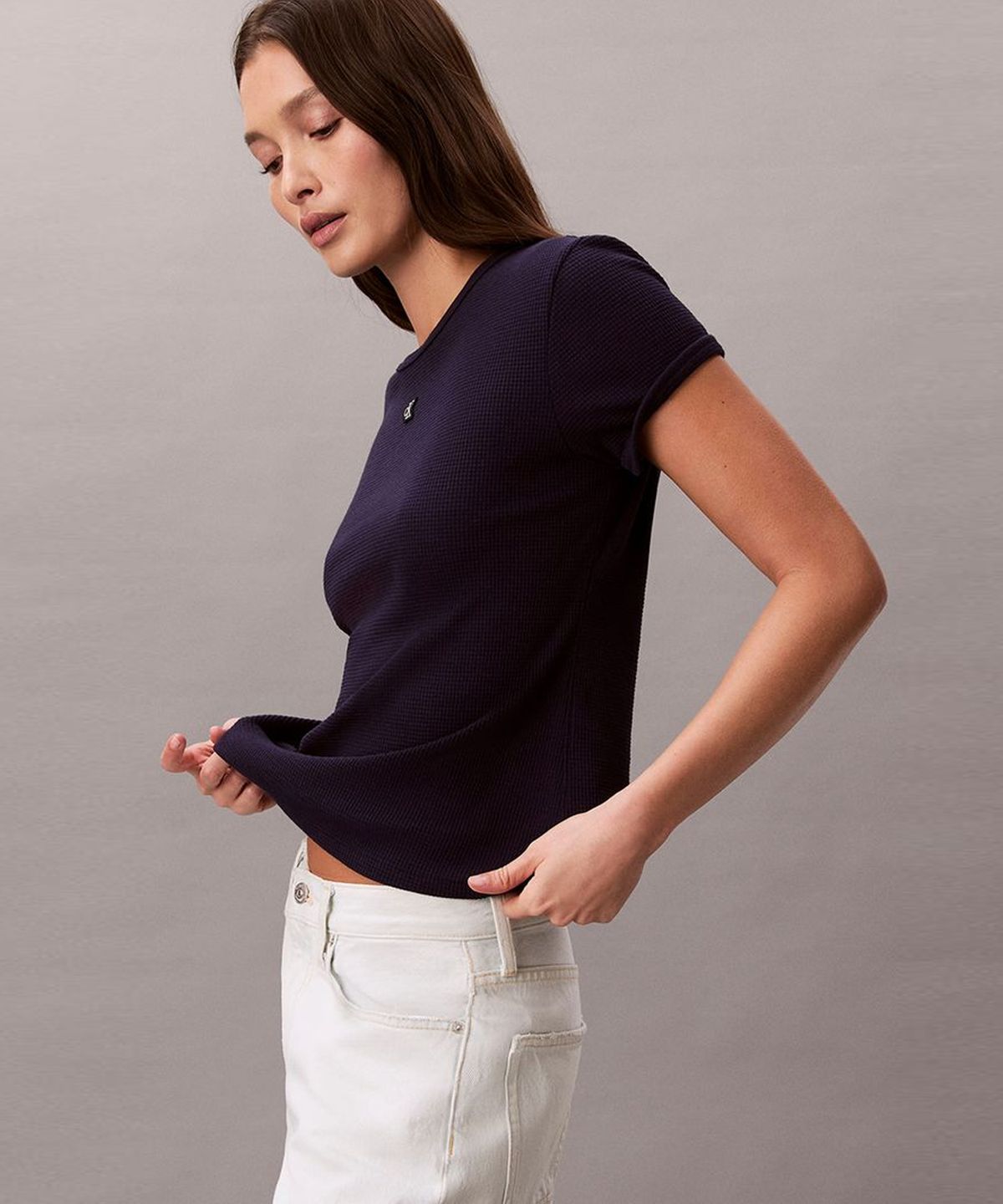 캘빈클라인 진(CALVIN KLEIN JEANS) 여성 모노그램 패치 슬림 와플 반팔 티셔츠 47F233G 9EI