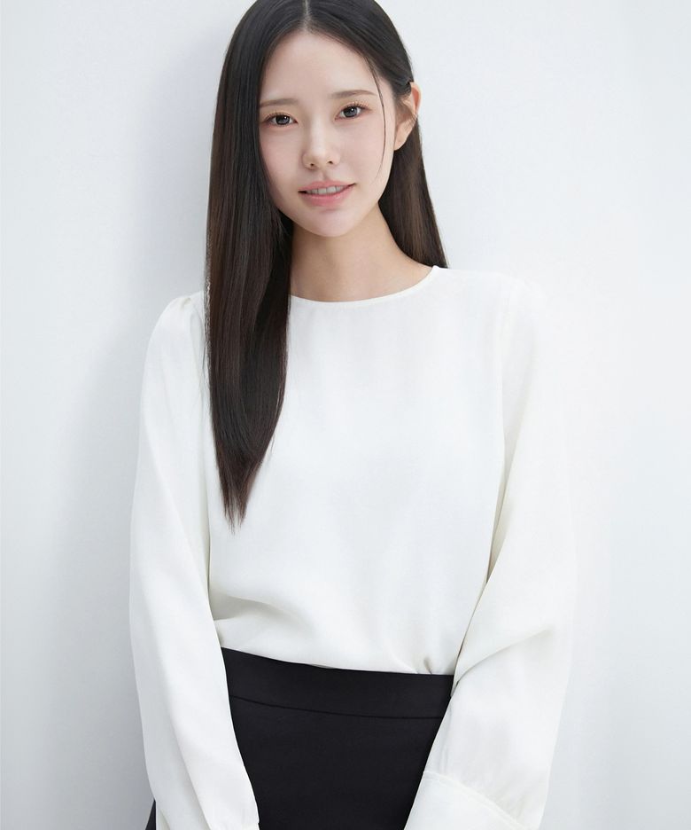 베이직 라운드넥 블라우스 RMBLG49R04
