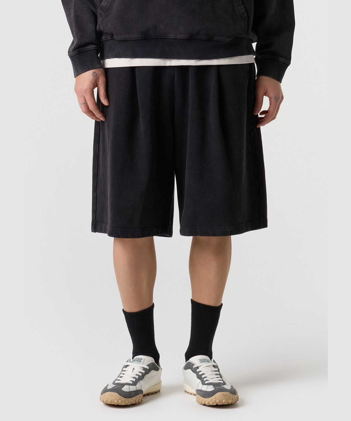 엄브로(UMBRO) HBL 엄그레이 빈티지 6부 버뮤다 스웨트 반바지 차콜 UR121CHP22