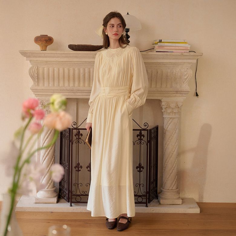 SR_Victorian long-sleeved dress