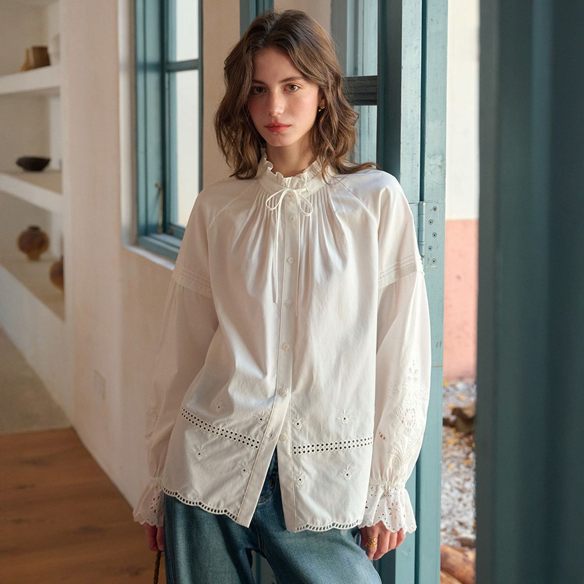 심플레트로(SIMPLE RETRO) SR_French hollow lace blouse