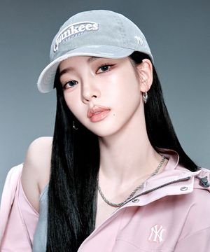 [카리나 착용] 빈티지 데미지 커브 로고 언스트럭쳐 볼캡 NY (Grey)