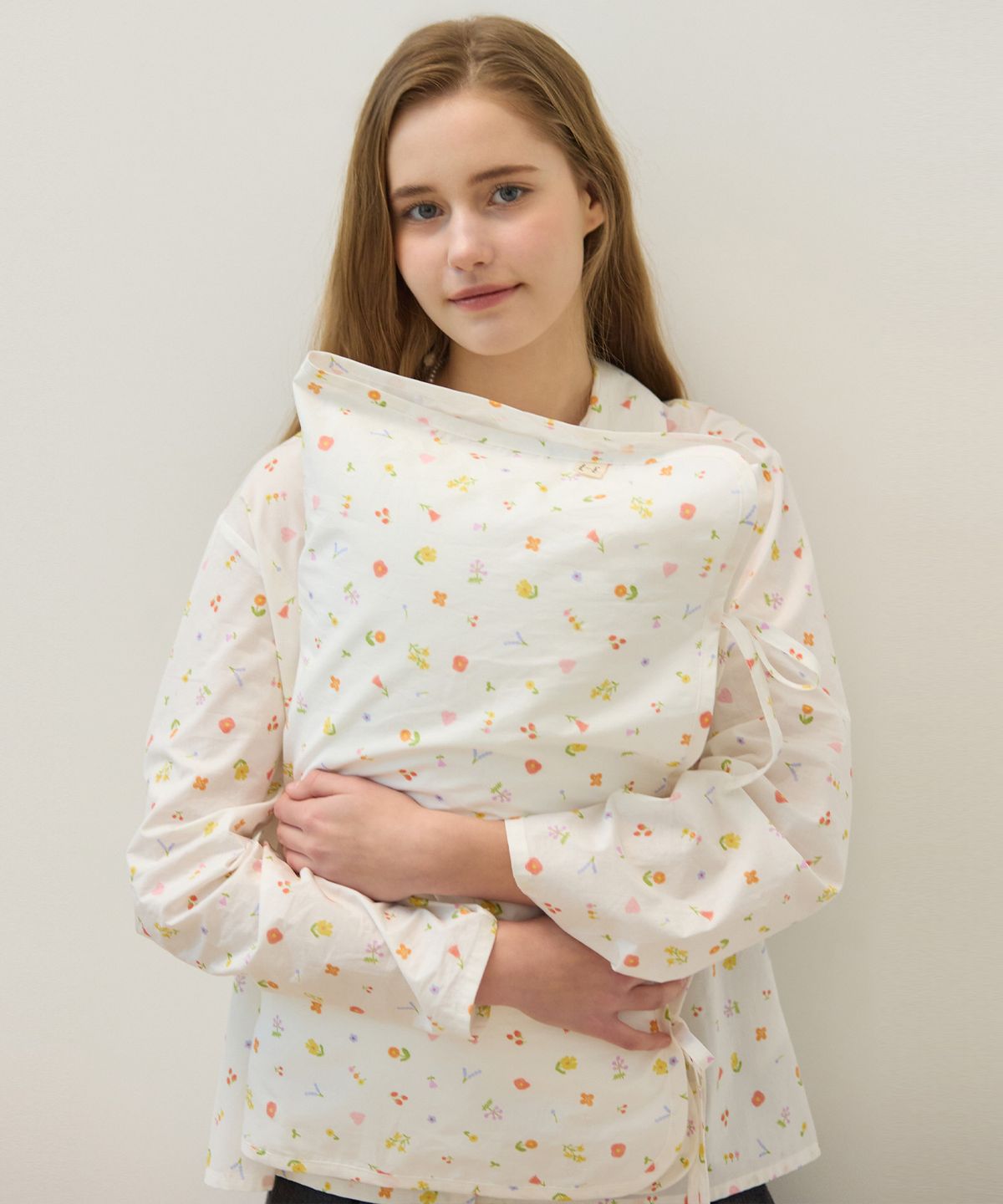 논로컬(NONLOCAL) [논로컬 X 설찌] Blooming Floral Tie Pillow Cover - Flower Multi