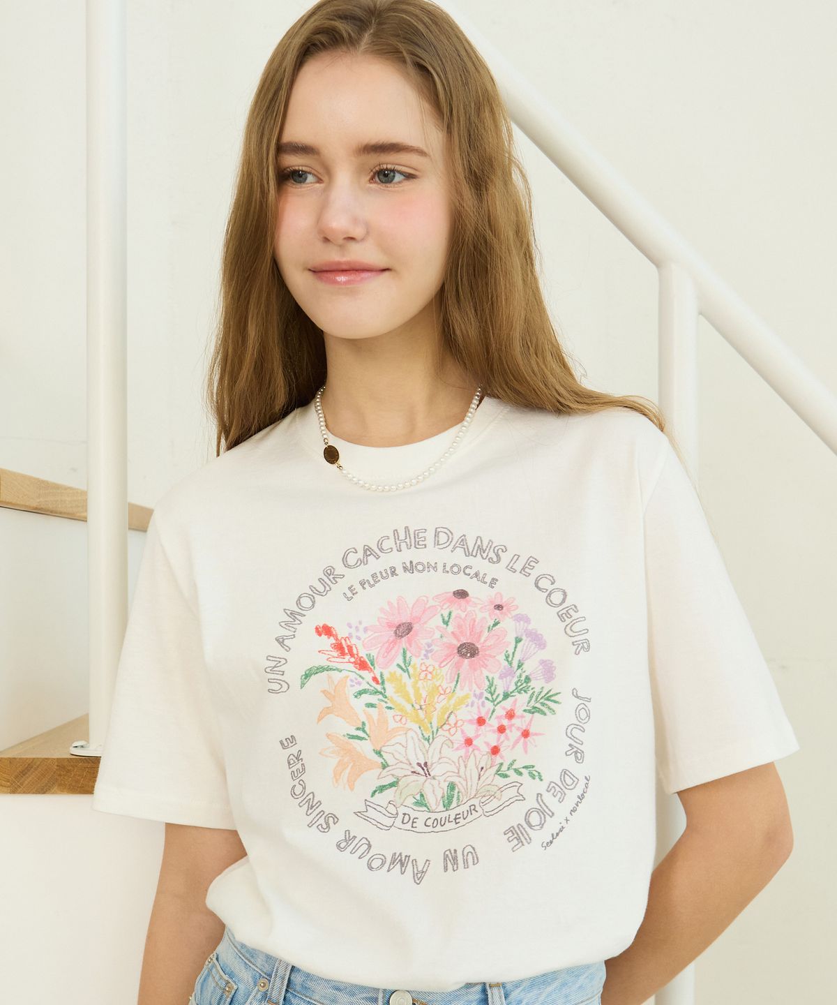 논로컬(NONLOCAL) [논로컬 X 설찌] Bouquet Hand-Drawing T-Shirt - White