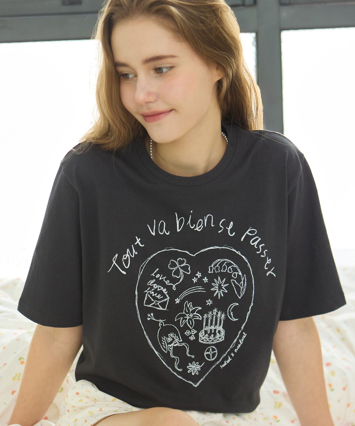 논로컬(NONLOCAL) [논로컬 X 설찌] Line Heart Hand-Drawing T-Shirt - Charcoal Grey