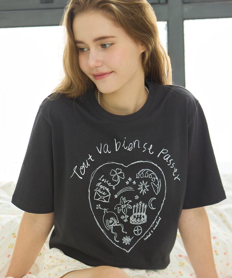 [논로컬 X 설찌] Line Heart Hand-Drawing T-Shirt - Charcoal Grey