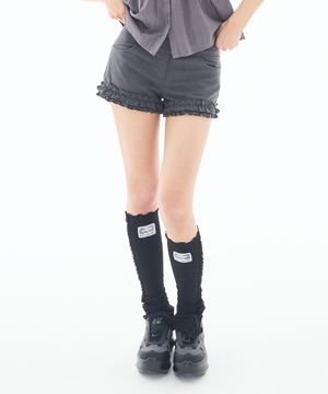 [김고은 PICK] 프릴 로우 버튼 쇼츠 차콜