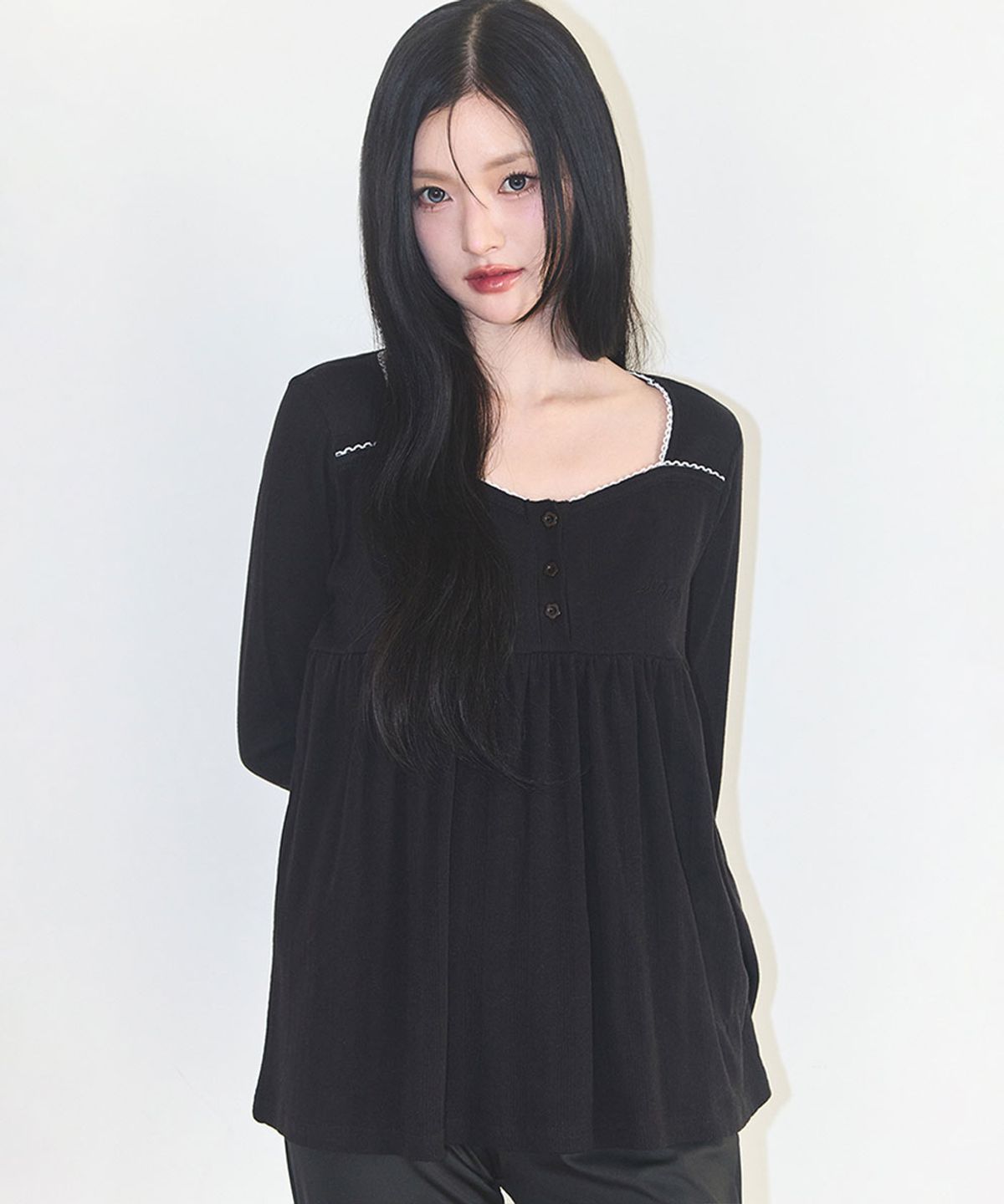 일리고(ILLIGO) 플레어 셔링 롱슬리브 블랙