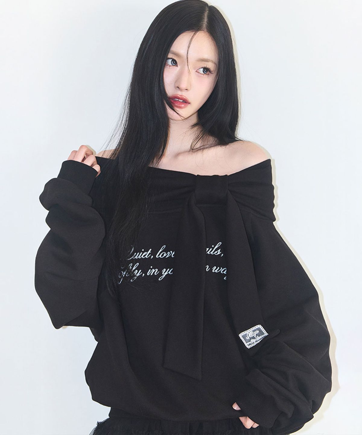일리고(ILLIGO) 퓨어 보우 오프숄더 맨투맨 블랙