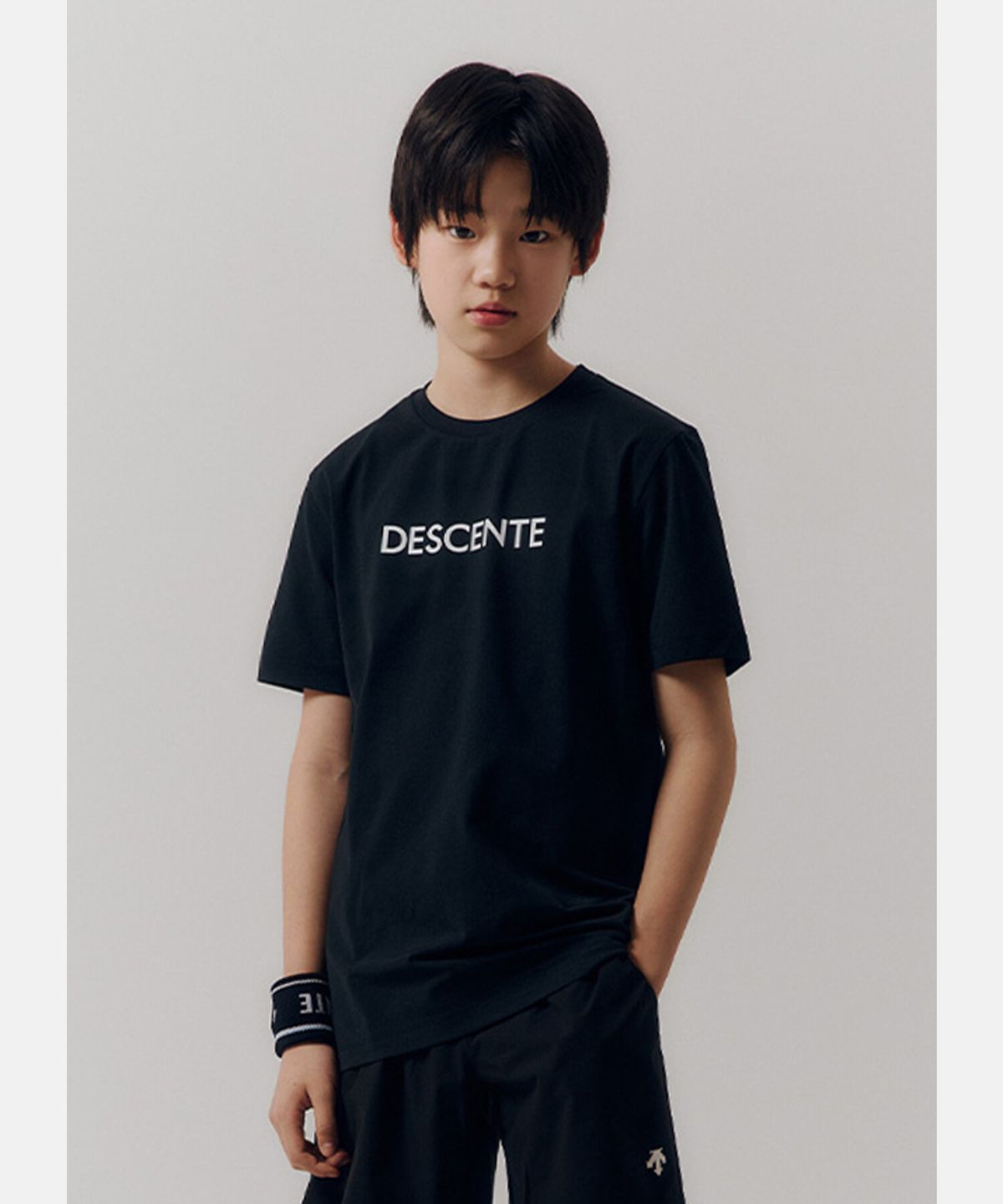 데상트(DESCENTE) 영애슬릿 터프 워딩 반팔 티셔츠 블랙 SR12JUTS13
