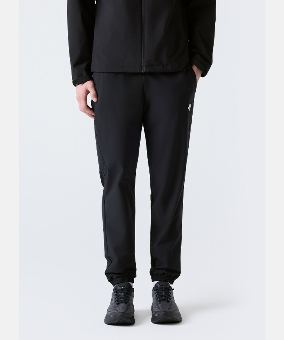 데상트(DESCENTE) 트레이닝 카고 조거 팬츠 블랙 SR123TWP22