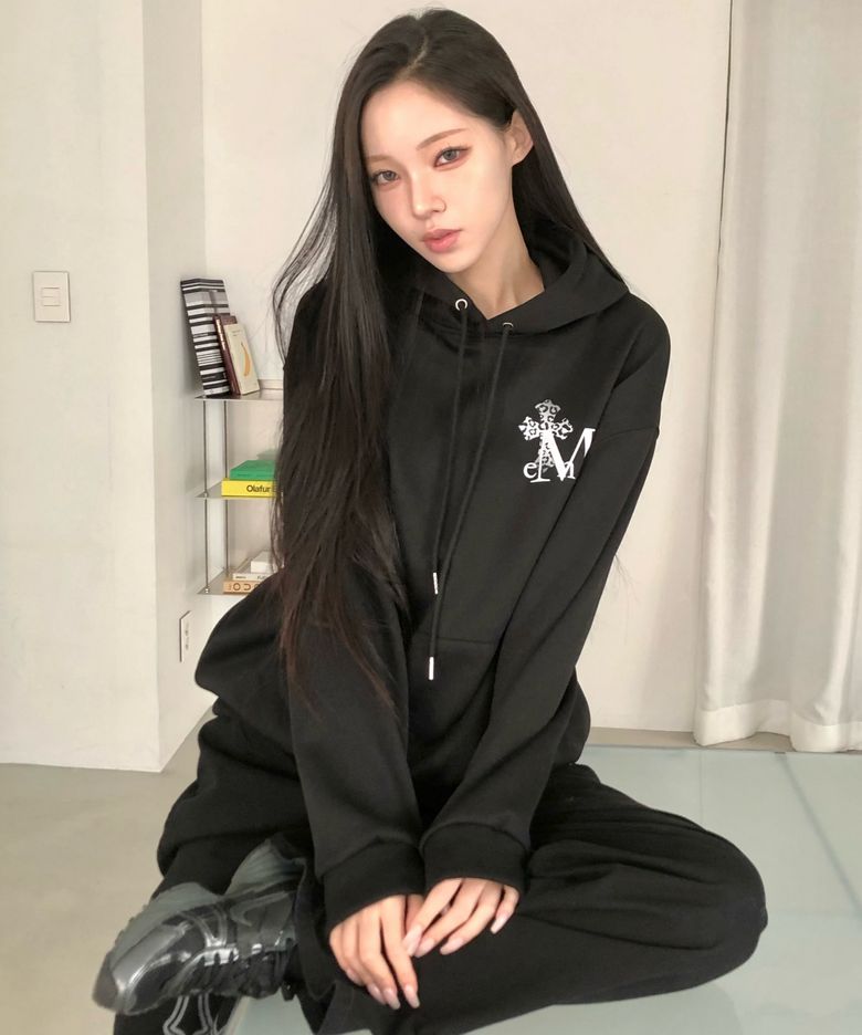 사하라 그라데이션 호피 십자가 스몰 로고 후드 티 남녀공용 (2컬러)