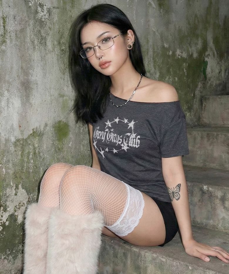 스타 체인 원 숄더 티셔츠 챠콜