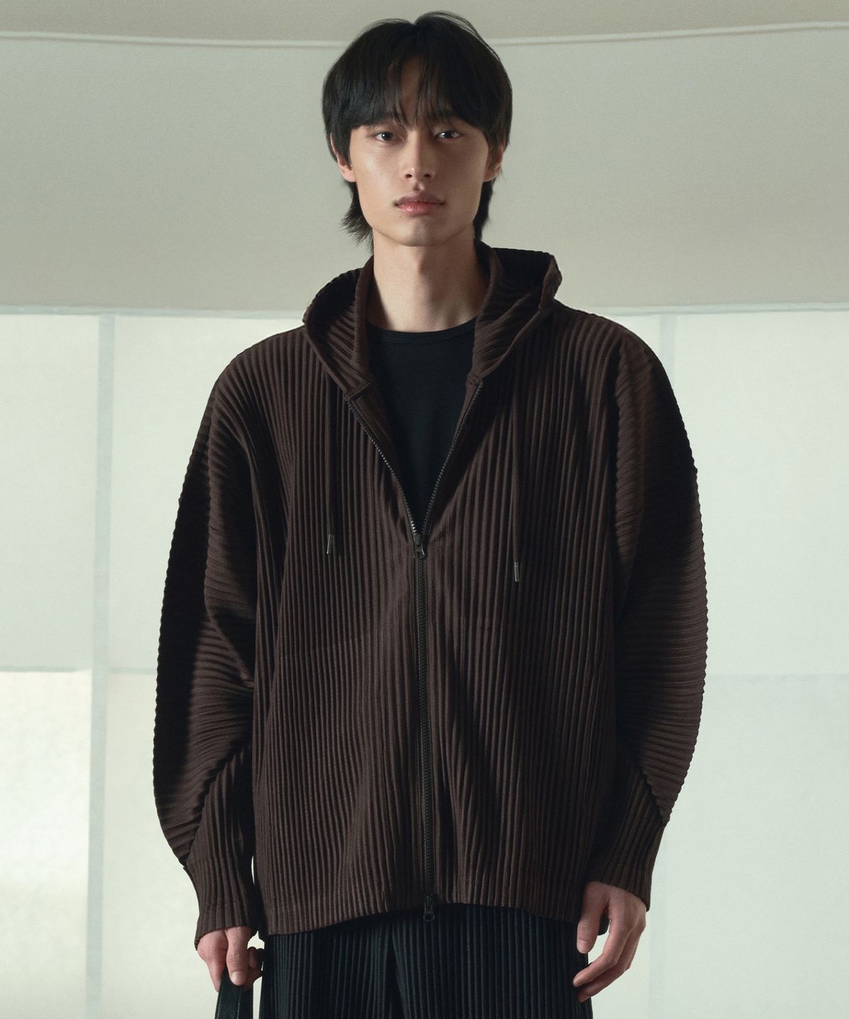 티엔지티(TNGT) Yoyogi Pleats Hooded Zip-Up (Brown) TNJU6E107W2