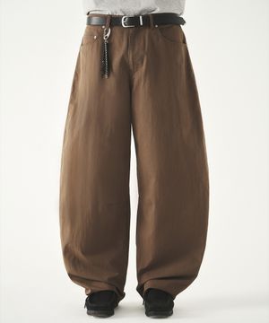 커브드 와이드 코튼 팬츠_브라운 [벨트/키링 선택]